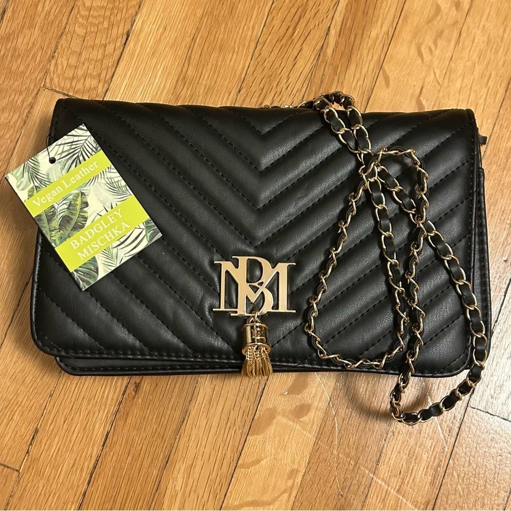 NWT Badgley Mischka v quilted with logo black vegan leather crossbody purse bag